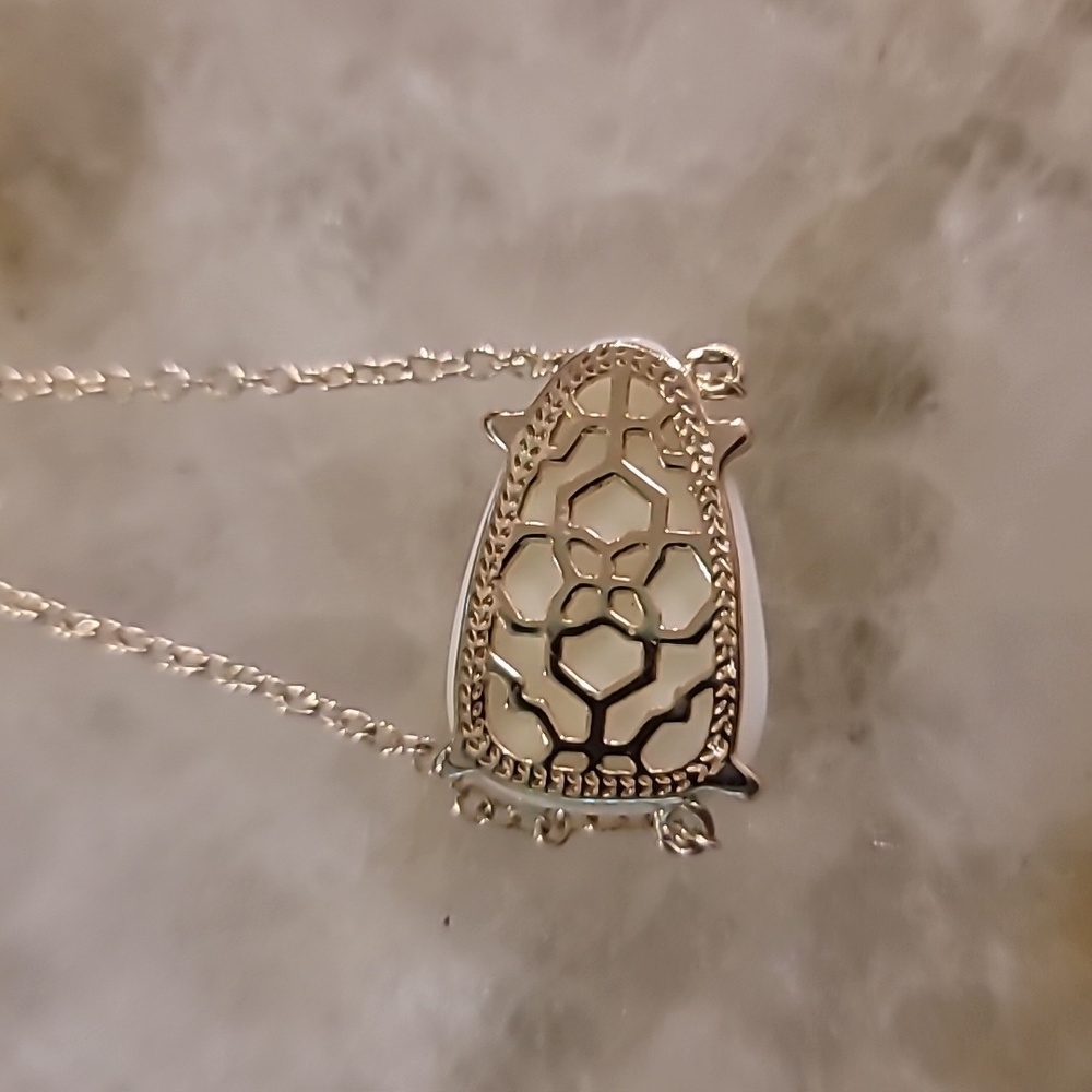 Beautiful Kendra Scott Necklace - Picture 6 of 6